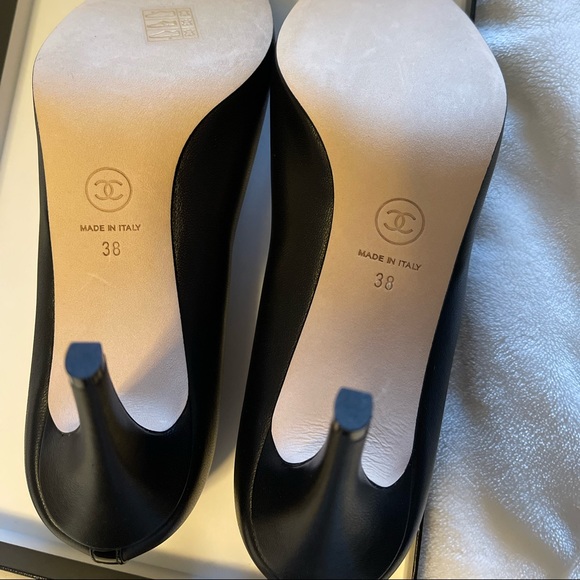 UPDATE 03Oct. Chanel Classic Black Pump - Authentic- Worn once. See video. - Picture 6 of 17